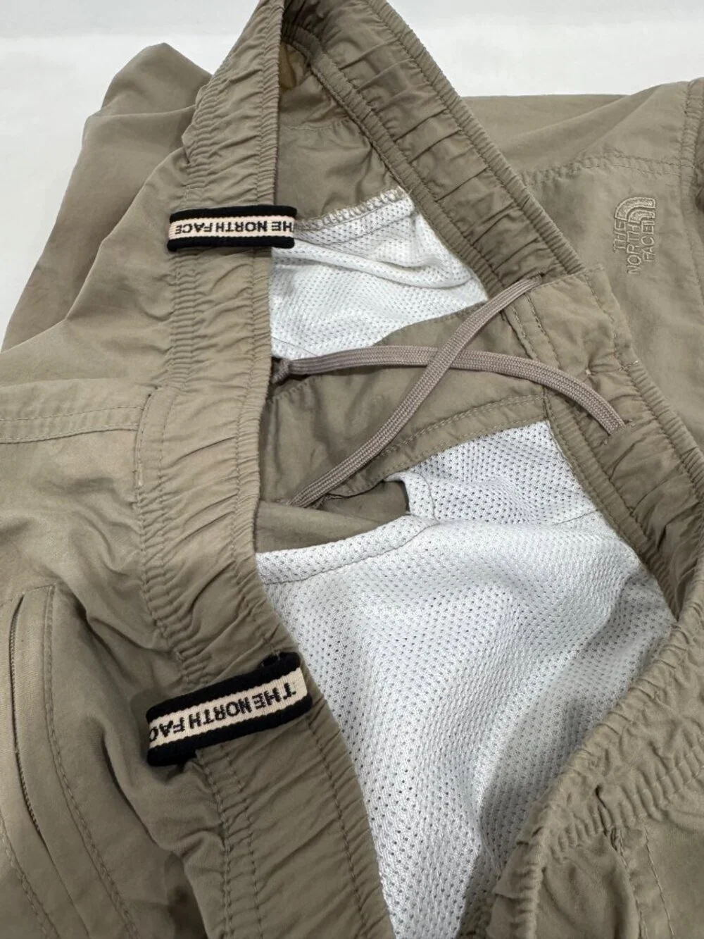 The North Face Men's Size M Convertible Nylon Cargo Pants Khaki Zip-Off Legs